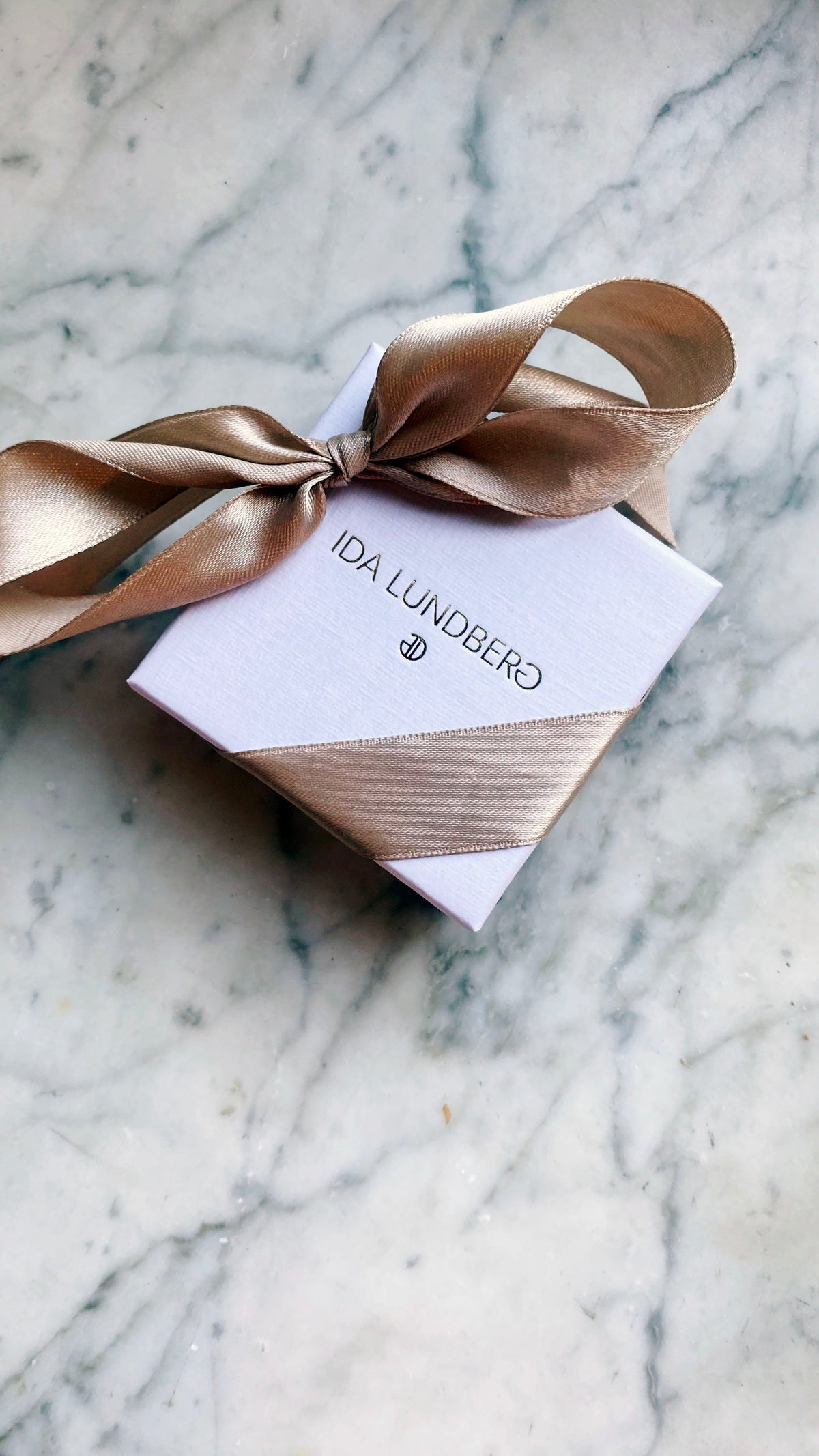 GIFTS & BESTSELLERS