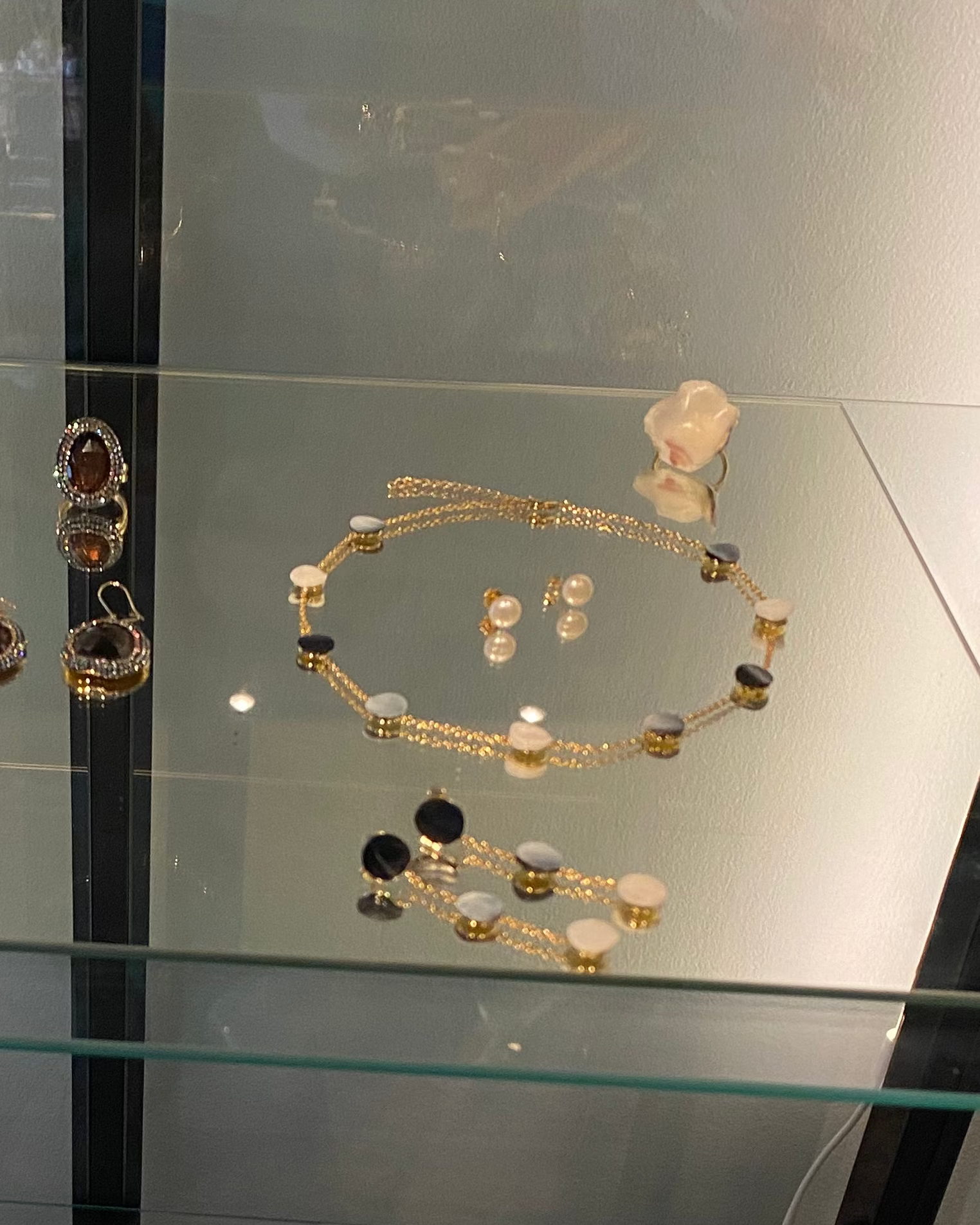 Symphony Necklace Gold